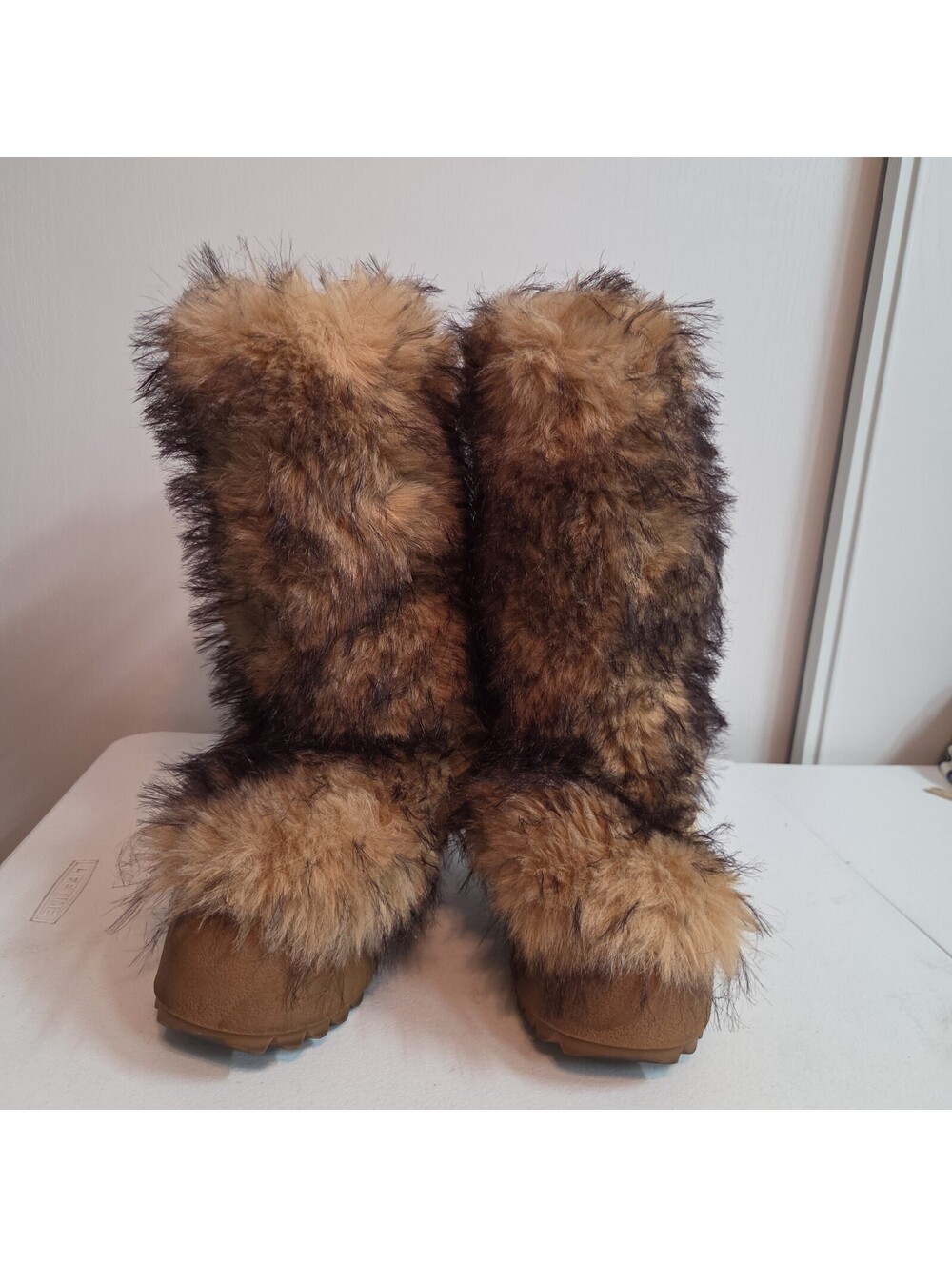 women's Azalea Wang faux fur flat boots size 10